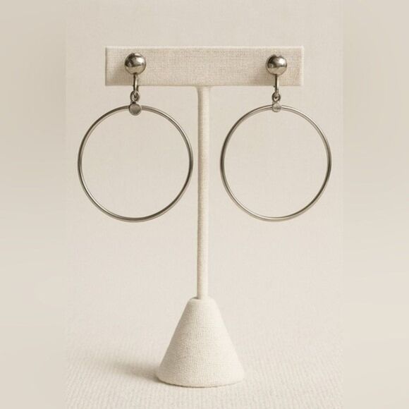 Vintage Y2K Womens Dainty Silver Tone Drop Clip On Hoop Earrings Lightweight 90s - Picture 1 of 4
